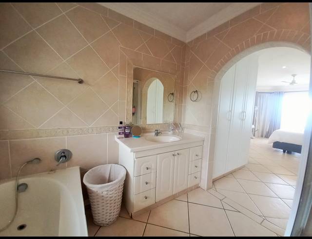 4 BEDROOM APARTMENT FOR SALE IN SHELLY BEACH